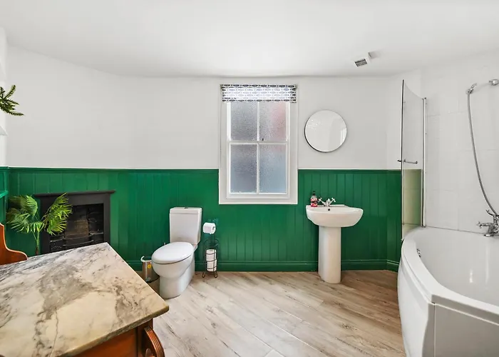 Harbourside Heaven In - Sleeps 8 * Bristol