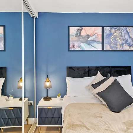 Apartment Harbourside Heaven In - Sleeps 8 Bristol
